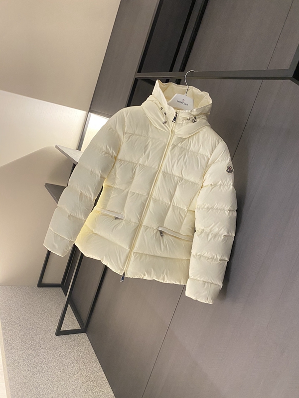 ハイクオリティダウンジャケット背面デザイン